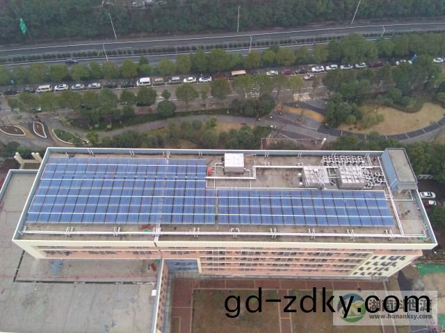 長沙(sha)縣天達(da)中(zhong)學4#食堂及(ji)學生宿捨屋頂太陽(yang)能熱水係統(tong)工程