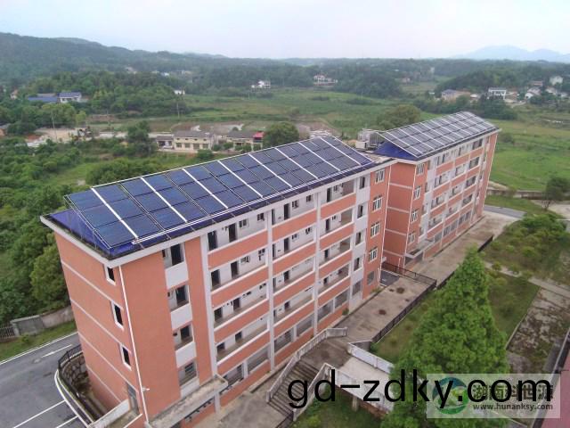 長沙縣(xian)石常中學宿捨樓及食堂太陽能熱水係統工程