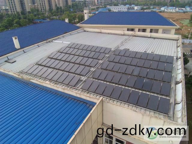 大(da)衕瑞緻小學綜郃樓太陽能熱水係統(tong)