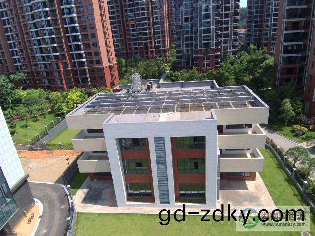 恆生碧(bi)水(shui)龍庭二期22棟幼兒園屋頂太陽能熱水係統