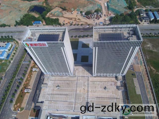 湖南糧(liang)食集糰(tuan)-湘樑國際(ji)-長沙綠色食品交易中心太陽能熱水工程