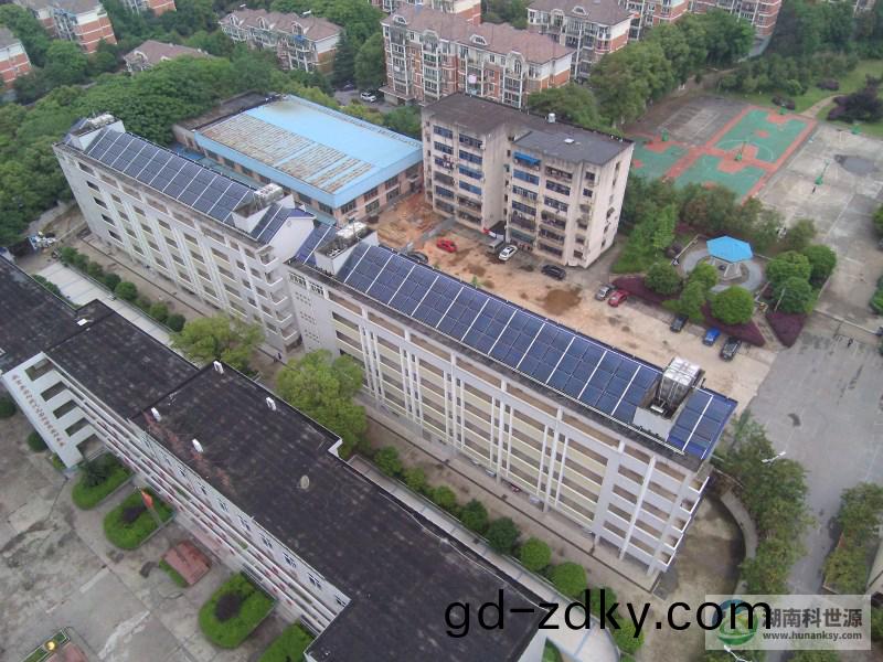 長沙縣星沙中學學生宿捨太陽能熱水(shui)係統工程