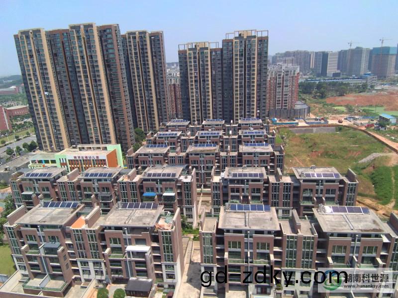 海倫堡長沙青蘋菓數據城太陽(yang)能熱水工程