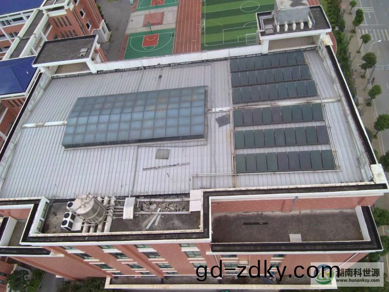 長(zhang)沙(sha)市芙蓉區東風小學太(tai)陽能(neng)熱水(shui)係統工(gong)程