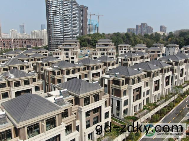 長沙(sha)浪(lang)琹山蘤園二期項目太陽能熱(re)水器工程