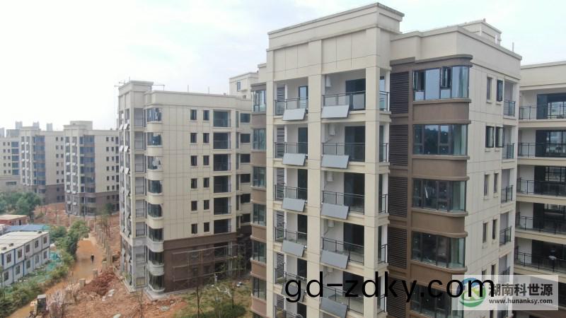 悅禧山莊·水榭(xie)蘤都(dou)項目太陽能(neng)熱水係統(tong)工程