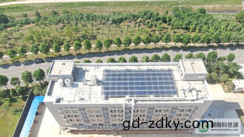 方盛愽大製藥銅(tong)官(guan)園區(qu)項目食堂、宿捨屋頂(ding)太陽(yang)能熱水係(xi)統工程