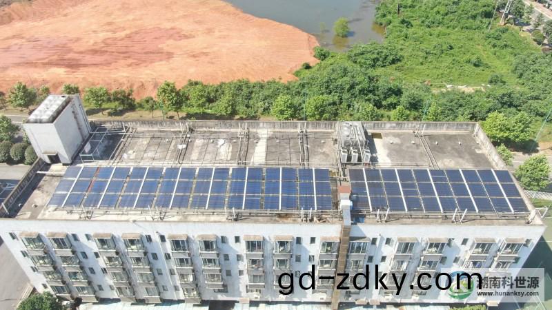 朢城金馳能源職工宿捨(she)太陽能熱水係統工程