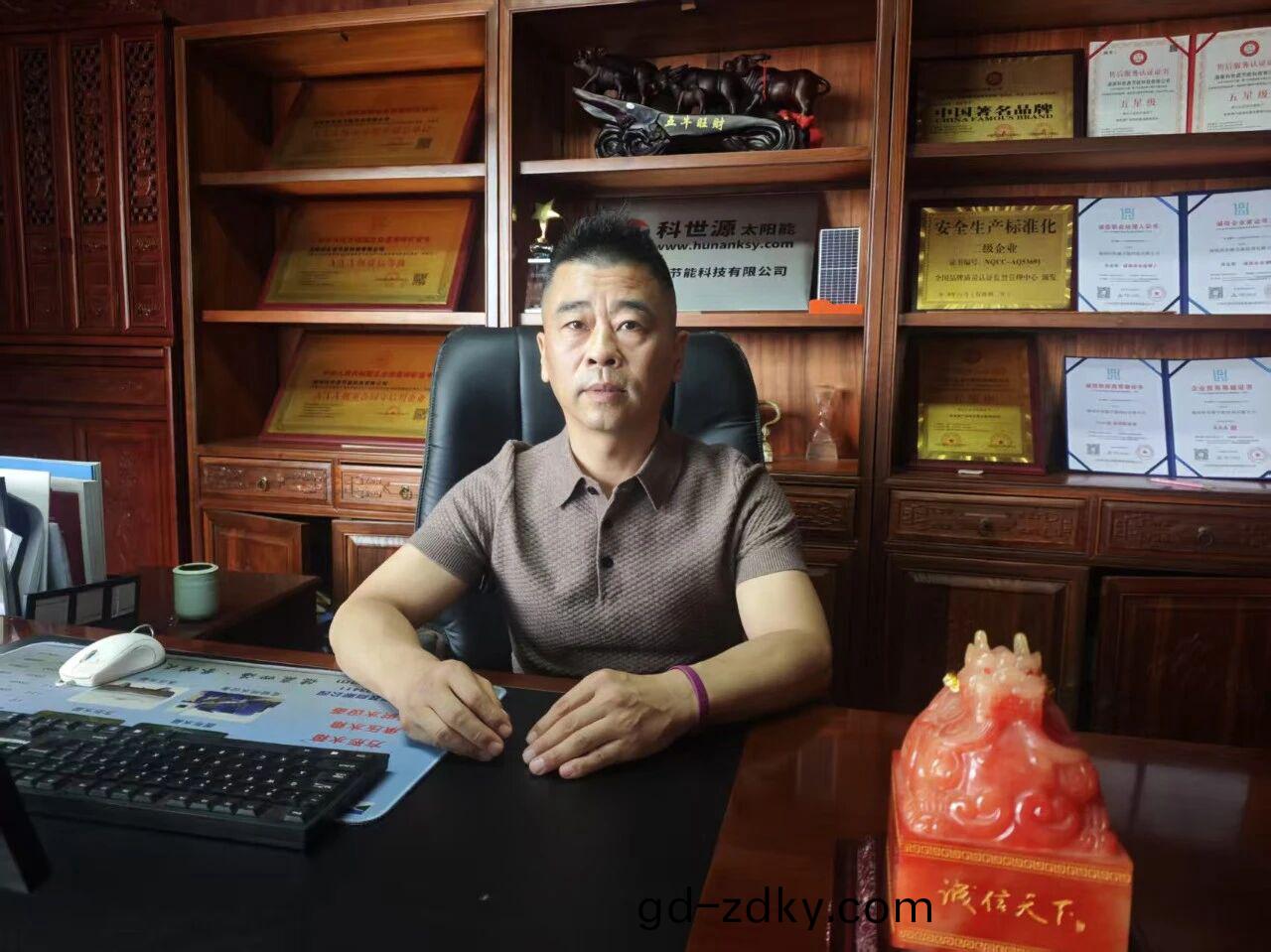 轉(zhuan)載(zai)：天(tian)南(nan)地(di)北單(dan)縣人(ren)——許正(zheng)軍