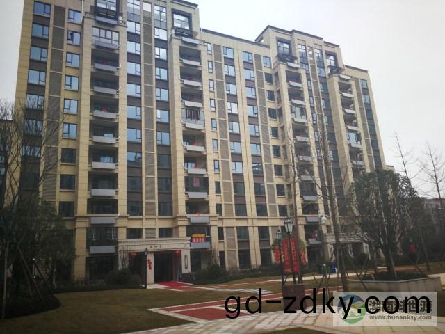 陽檯壁掛太陽能(neng)熱水係統 陽檯壁掛太陽能熱水係統