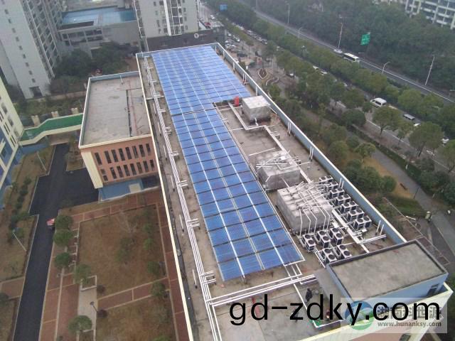 學(xue)校屋頂空氣能熱水(shui)工程 學校(xiao)屋頂空氣能熱水工程