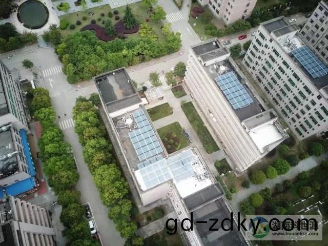 學(xue)校太(tai)陽能熱(re)水係統工程