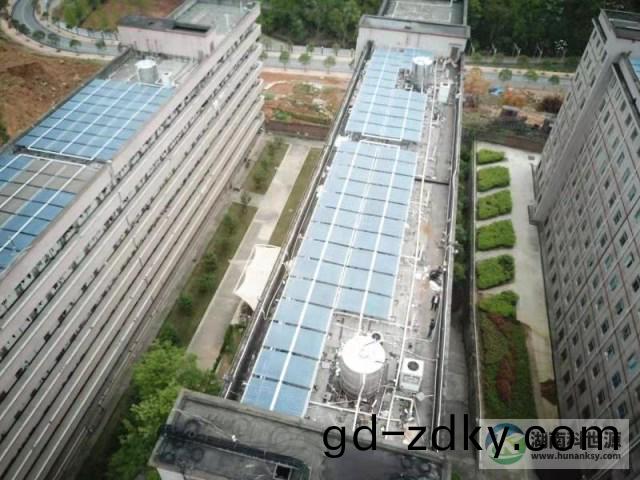 學校太陽能熱(re)水係統工程(cheng)