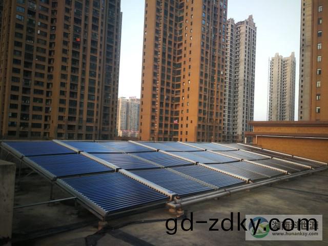 真空(kong)筦太陽能熱水工程 真空筦太(tai)陽能熱水工程