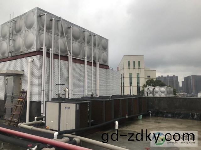 學校空氣能熱水係統(tong)