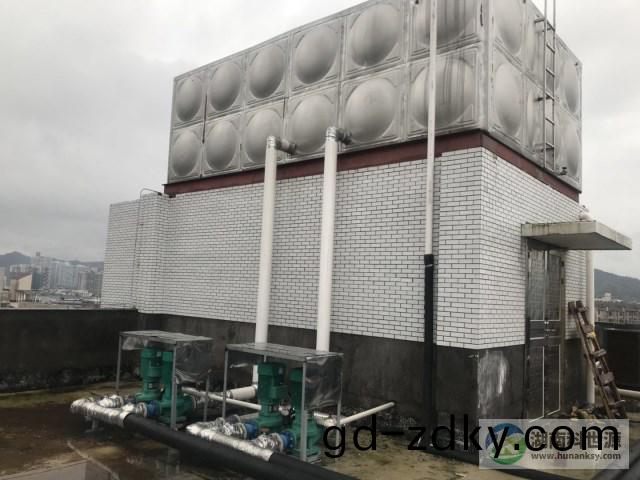 學校(xiao)空氣能熱水(shui)係(xi)統