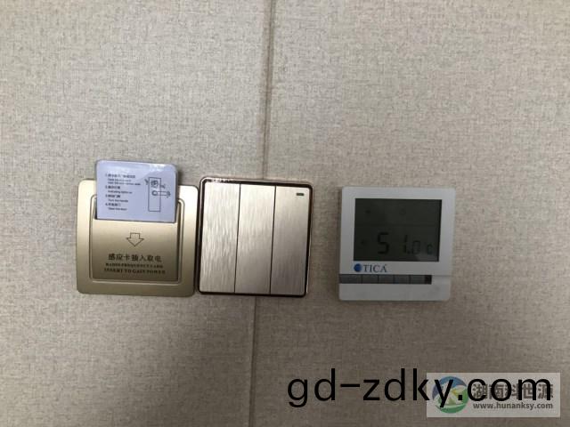 中央(yang)空調室(shi)內控製器