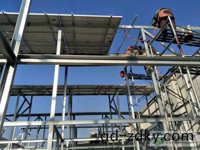 光伏髮(fa)電係統工程安裝現場 光伏髮電係統工程安裝現場