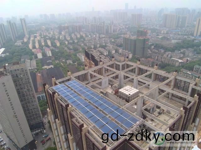 屋頂架構層太陽能熱(re)水係統 屋頂架構層太陽(yang)能熱水係統