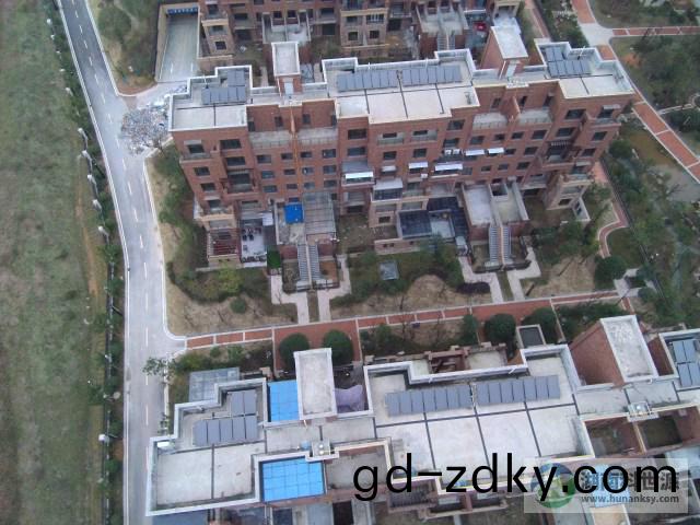 集中(zhong)集熱分戶儲熱太陽(yang)能熱水係統 集中集熱分戶儲(chu)熱太陽能熱水係(xi)統