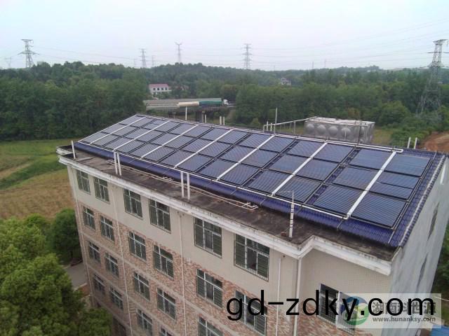 學校宿捨屋頂太(tai)陽能熱水係統工程 學校宿捨(she)屋頂太陽能熱水係統工(gong)程