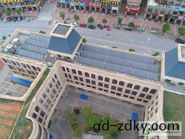 學校太陽能(neng)熱水(shui)係統