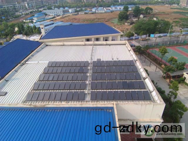 平闆太陽能(neng)熱水係統