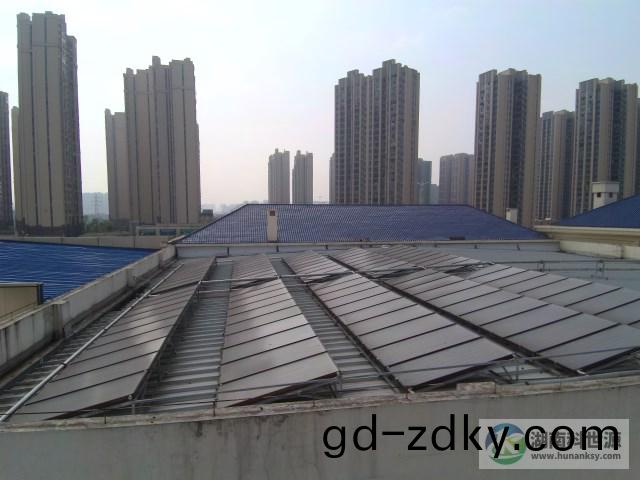 平闆太(tai)陽能熱(re)水係統