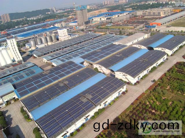 航拍屋頂太陽能光伏髮電係統