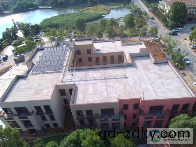 幼兒園(yuan)屋頂太陽能熱水係統