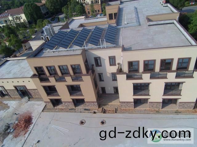 幼(you)兒園(yuan)屋頂太陽能(neng)熱水係統