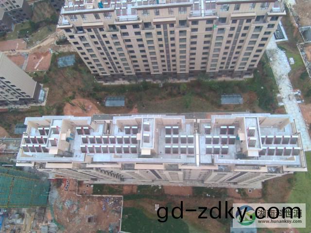 頫視(shi)屋頂一體式太陽能熱水器 頫視屋頂一體式太陽能熱水器