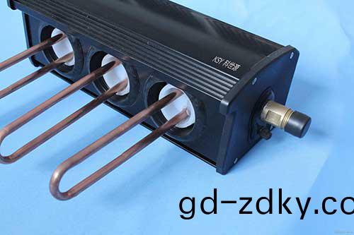 U型筦集熱(re)器(qi)實體樣品結構示意 U型筦集熱器實體樣(yang)品結構示意(yi)