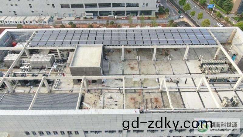 航拍太陽能熱水係統 航拍太陽能(neng)熱水係統