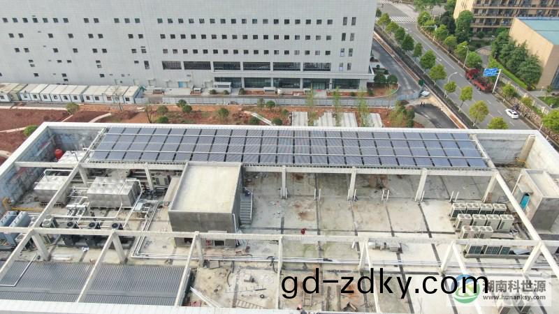 航拍太陽能熱水係統 航拍太陽能熱水係統(tong)