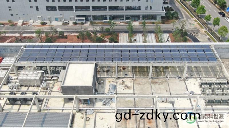 航拍太陽能熱水係統 航拍(pai)太陽能熱水係統