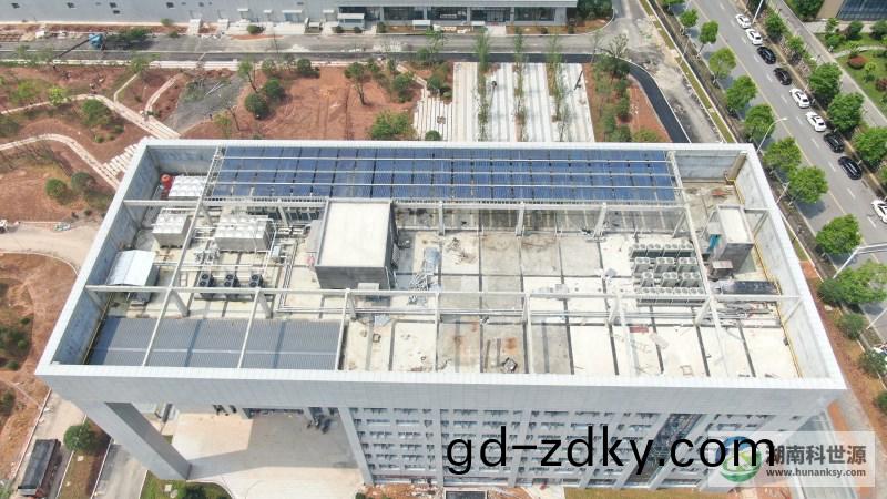 航拍太陽能熱水係統 航拍太陽能熱水係(xi)統