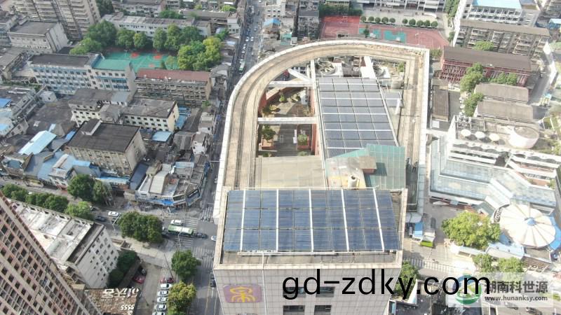 航(hang)拍(pai)屋頂太陽能熱水係統 航(hang)拍屋頂太陽能熱(re)水(shui)係統