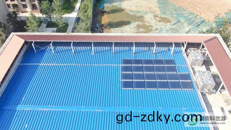 小學屋頂(ding)太陽能熱水(shui)係統工程 小學屋頂(ding)太陽能熱水係統工(gong)程