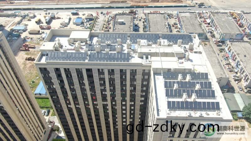 平(ping)闆太陽能集熱係統