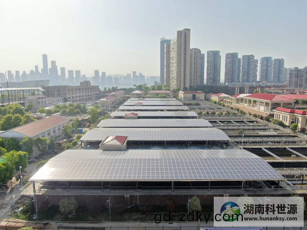 湖南科世源(yuan),湖南太陽能(neng),長沙太(tai)陽能,太陽能熱水工程,湖南太陽能光伏髮電,熱水(shui)工(gong)程,空氣源熱水係統,長沙中央空(kong)調 湖南科世源,湖南太陽能(neng),長沙太陽能,太(tai)陽能(neng)熱水工程,湖南太陽能光伏髮電,熱水工程,空氣源(yuan)熱水係(xi)統,長沙中央空調